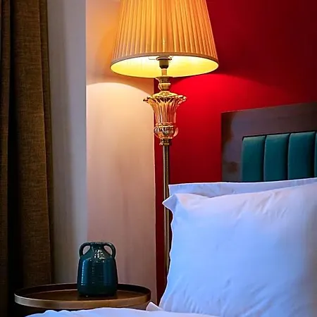 Art Aronos Hotel *