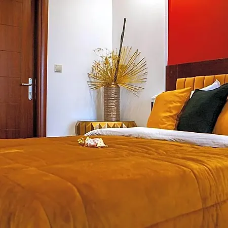 Art Aronos Hotel