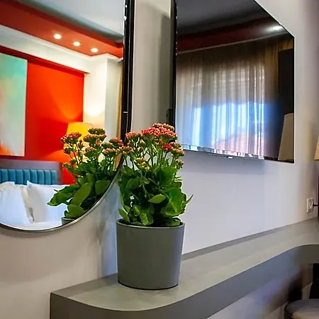 Art Aronos Hotel